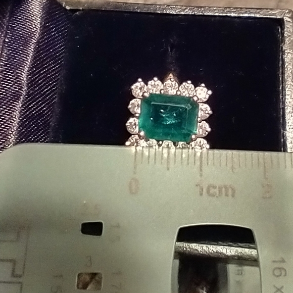 Gold Ring 14k Solid Gold/14 CZ stones surrounding Emerald Lab Created Ctr Stone - Picture 16 of 16